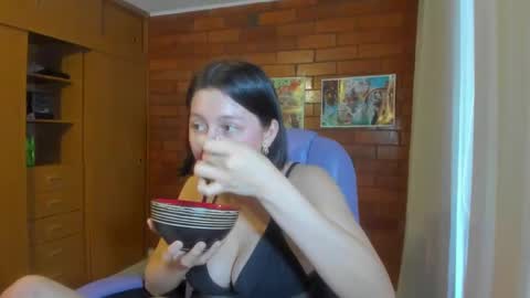 Snapshot of dakotaa_aa chatting on 02-11-25, 06:33 The girl of your dreams o online show from 02-11-25, 06:33