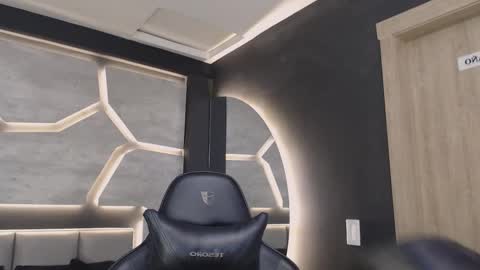 Dakota  online show from 12-02-25, 11:04