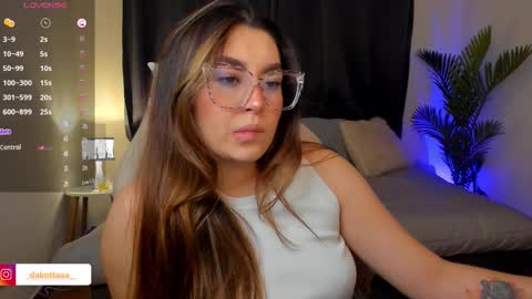 dakottaa__ online show from 11-19-25, 11:38