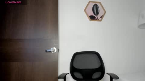 Snapshot of dalhila chatting on 11-11-25, 11:05 D A L H I L A online show from 11-11-25, 11:05