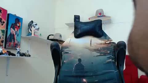 Snapshot of damian64436171 chatting on 10-27-25, 10:25 damian64436171 online show from 10-27-25, 10:25