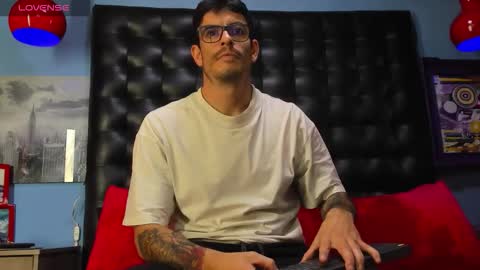 Snapshot of damian_bulls chatting on 02-23-26, 01:08 ---Damian--- online show from 02-23-26, 01:08