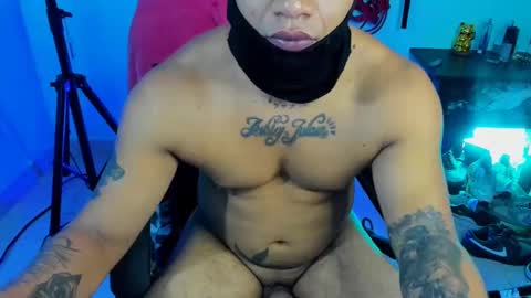 Snapshot of damian_torner chatting on 11-17-25, 02:56 Damian torner online show from 11-17-25, 02:56