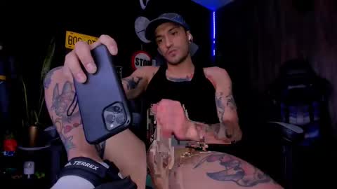 Snapshot of damiancox chatting on 02-19-25, 09:14 Daamiancox online show from 02-19-25, 09:14