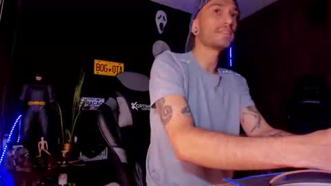 Snapshot of damiancox chatting on 03-06-25, 08:27 Daamiancox online show from 03-06-25, 08:27