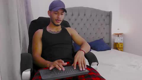 instagram damiannreed. online show from 11-24-25, 11:04