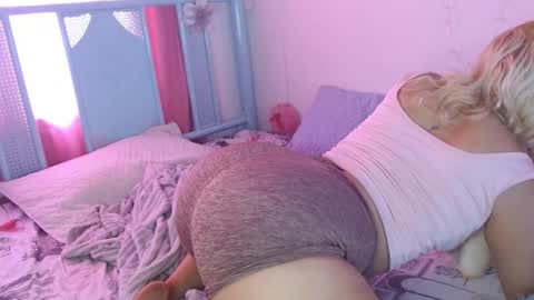 damn_milaa online show from 01-06-26, 06:11