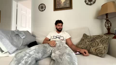 Snapshot of damnimhandsome25 chatting on 01-13-25, 07:53 Clyde online show from 01-13-25, 07:53