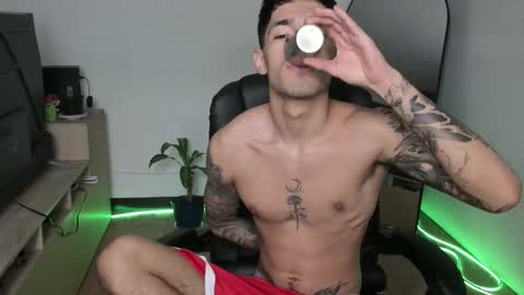 Snapshot of damon_333 chatting on 12-18-25, 08:59 Damon online show from 12-18-25, 08:59