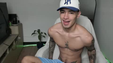 Snapshot of damon_333 chatting on 12-20-25, 05:09 Damon online show from 12-20-25, 05:09