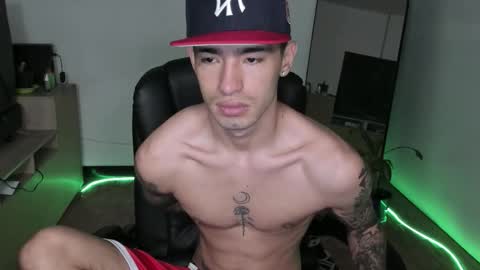 Snapshot of damon_333 chatting on 01-06-26, 10:01 Damon online show from 01-06-26, 10:01