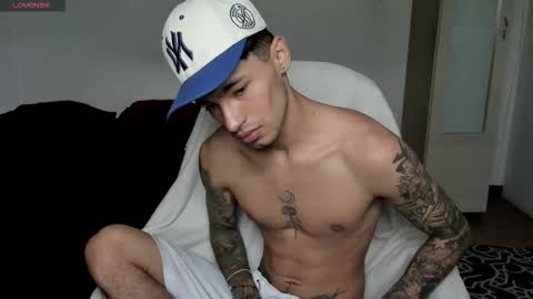 Snapshot of damon_333 chatting on 02-19-26, 04:25 Damon online show from 02-19-26, 04:25