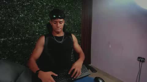 Snapshot of damon_sw chatting on 11-24-25, 05:23 damon online show from 11-24-25, 05:23