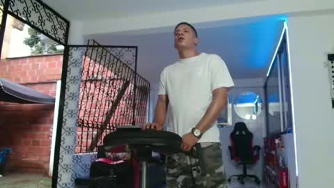 damyan_2003 online show from 02-23-25, 10:31