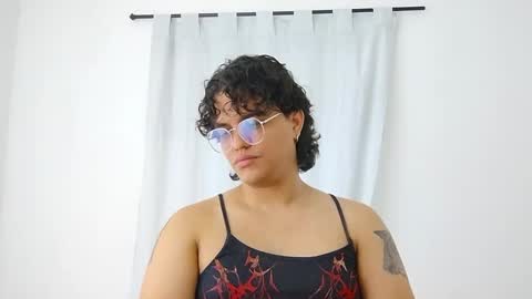 Snapshot of dan_blous chatting on 02-06-26, 12:04 Diane Blosson online show from 02-06-26, 12:04