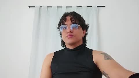 Snapshot of dan_blous chatting on 02-08-26, 01:20 Diane Blosson online show from 02-08-26, 01:20