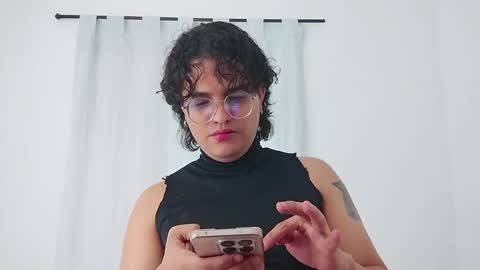 Snapshot of dan_blous chatting on 02-10-26, 02:04 Diane Blosson online show from 02-10-26, 02:04