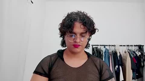 Snapshot of dan_blous chatting on 02-25-26, 01:04 Diane Blosson online show from 02-25-26, 01:04