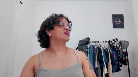 Snapshot of dan_blous chatting on 03-01-26, 01:18 Diane Blosson online show from 03-01-26, 01:18