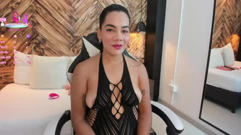 Snapshot of dana_daree chatting on 05-21-26, 07:32 D A N A online show from 05-21-26, 07:32
