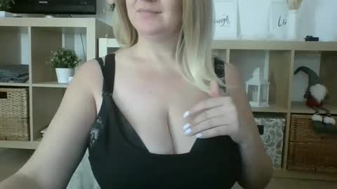 Snapshot of danahotmilf chatting on 02-18-25, 08:05 DanaHotMILF online show from 02-18-25, 08:05