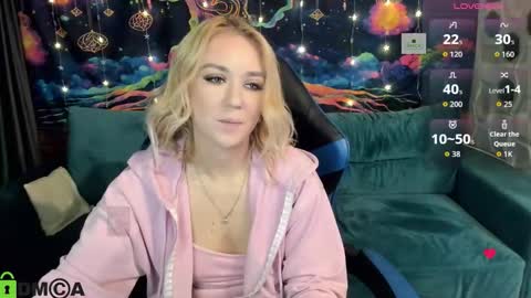 Snapshot of dances_queen chatting on 12-16-25, 07:57 dances_queen online show from 12-16-25, 07:57