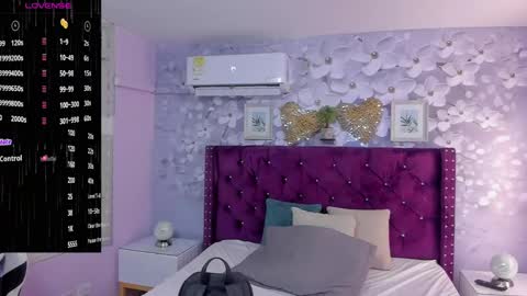 Snapshot of danee_19 chatting on 02-23-25, 11:33 Daniela online show from 02-23-25, 11:33