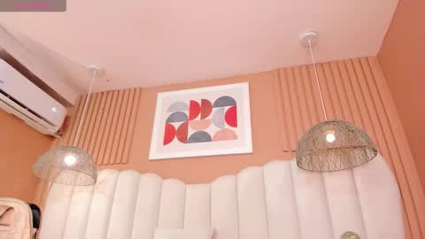 Snapshot of danee_19 chatting on 12-17-25, 10:21 Daniela online show from 12-17-25, 10:21