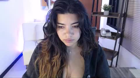 Snapshot of dangel_noir6 chatting on 10-07-25, 10:56 Veronica online show from 10-07-25, 10:56