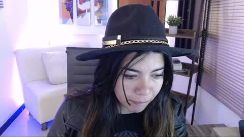 Snapshot of dangel_noir6 chatting on 10-15-25, 11:43 Veronica online show from 10-15-25, 11:43