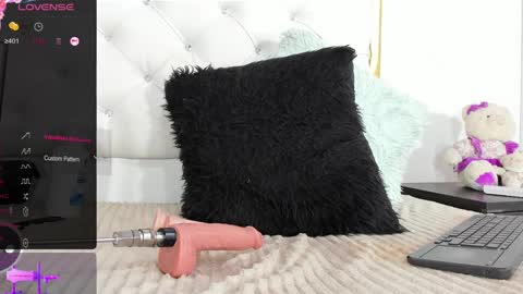 Snapshot of dani_ary chatting on 12-17-24, 10:11 DANI online show from 12-17-24, 10:11