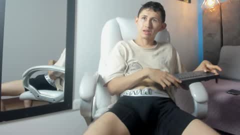 Snapshot of dani_swagger chatting on 02-11-26, 07:41 Thiago online show from 02-11-26, 07:41