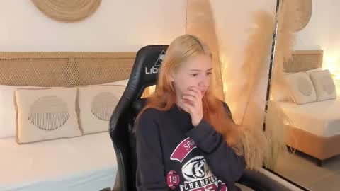 D A N I A online show from 09-22-25, 11:45