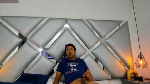 Snapshot of danidick_vc chatting on 11-26-25, 12:28 danidick_vc online show from 11-26-25, 12:28