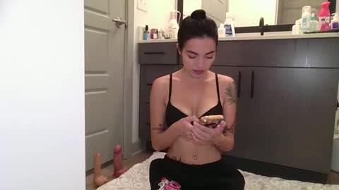 danidivina777 online show from 10-05-25, 04:27