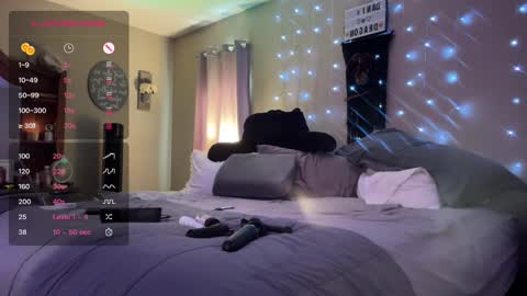 Snapshot of danidragon69 chatting on 12-18-24, 04:17 Dani Dragon online show from 12-18-24, 04:17