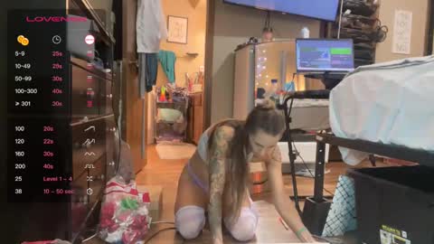 Snapshot of danidragon69 chatting on 12-25-24, 08:07 Dani Dragon online show from 12-25-24, 08:07