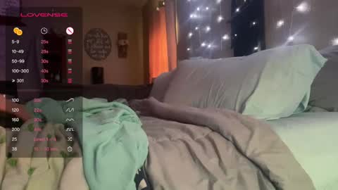 Snapshot of danidragon69 chatting on 12-30-24, 04:40 Dani Dragon online show from 12-30-24, 04:40