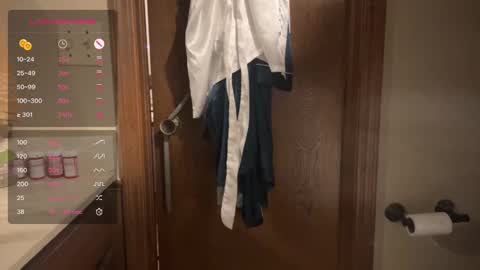 Snapshot of danidragon69 chatting on 01-17-25, 02:18 Dani Dragon online show from 01-17-25, 02:18