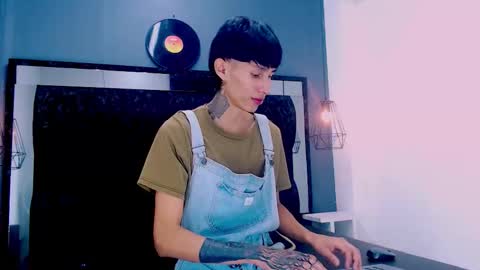 Daniel Delux  online show from 11-18-25, 03:16