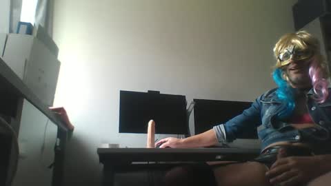 newcumer online show from 01-23-25, 01:24