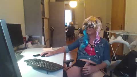 newcumer online show from 02-12-25, 07:13