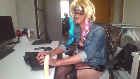 newcumer online show from 02-13-25, 01:48