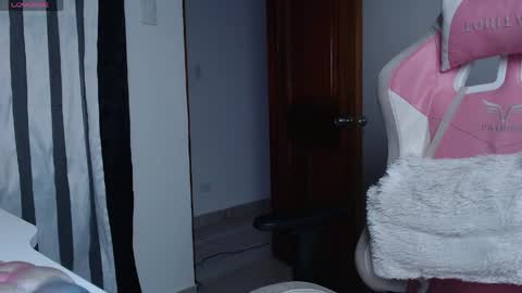 Snapshot of daniela_cute22 chatting on 06-03-26, 06:57 DANIELA online show from 06-03-26, 06:57