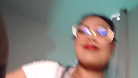 Snapshot of daniela_valencia chatting on 09-18-25, 05:48 Lucia online show from 09-18-25, 05:48