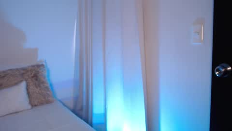 Snapshot of daniela_valencia chatting on 10-08-25, 08:39 Lucia online show from 10-08-25, 08:39