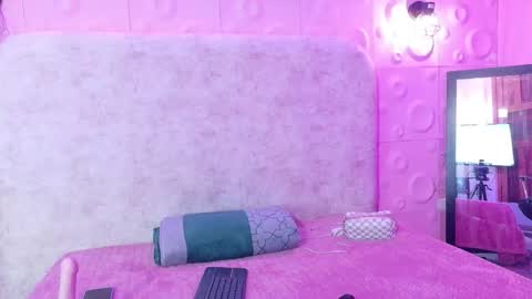 Snapshot of danielaa_a chatting on 10-13-25, 11:16 Daniela online show from 10-13-25, 11:16