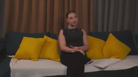 Snapshot of danielacrystal chatting on 11-04-25, 06:07 Hi my name is Daniela Im new here but I really like to chat online show from 11-04-25, 06:07