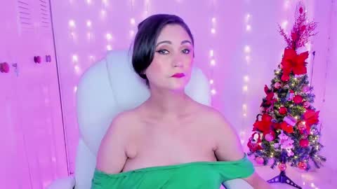 Snapshot of danielahot2 chatting on 12-22-24, 06:28 Daniela online show from 12-22-24, 06:28