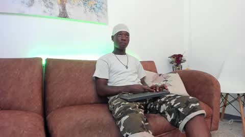 daniell_ferrari online show from 01-25-25, 07:39